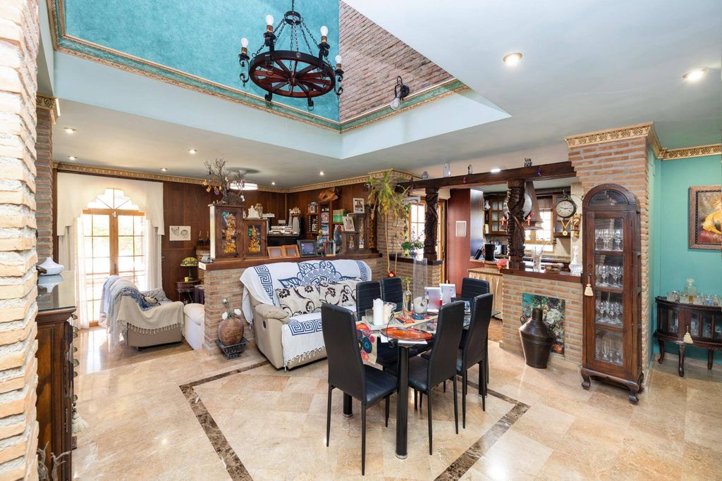 Luxury House for sale in Pinos Del Valle, 1 150 000 €, Photo 5