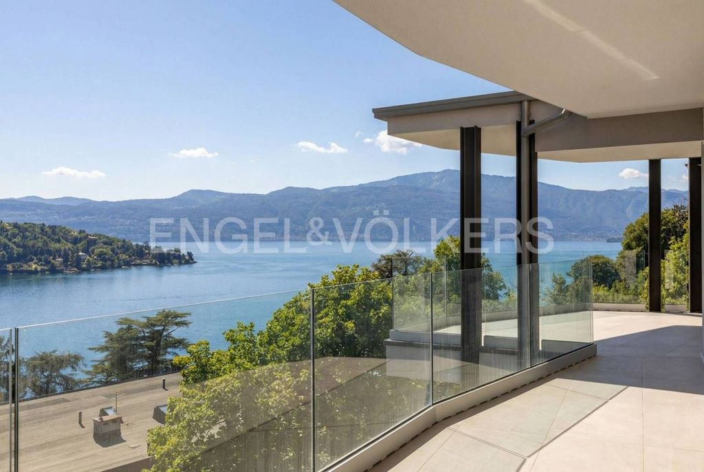 Luxury Apartment for sale in Laveno, 1 425 000 €, Photo 1