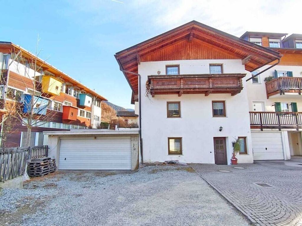 Luxury House for sale in Bressanone, 725 000 €, Photo 1