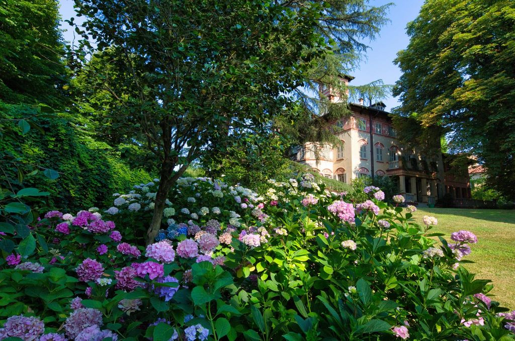 Luxury House for sale in Ovada, 1 850 000 €, Photo 1