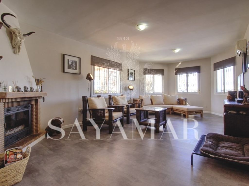 Luxury House for sale in Sayalonga, 480 000 €, Photo 3