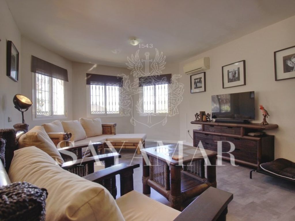 Luxury House for sale in Sayalonga, 480 000 €, Photo 4