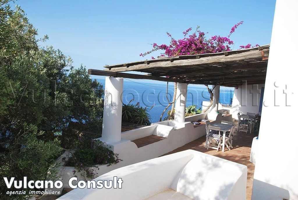 Luxury House for sale in Lipari, 700 000 €, Photo 1