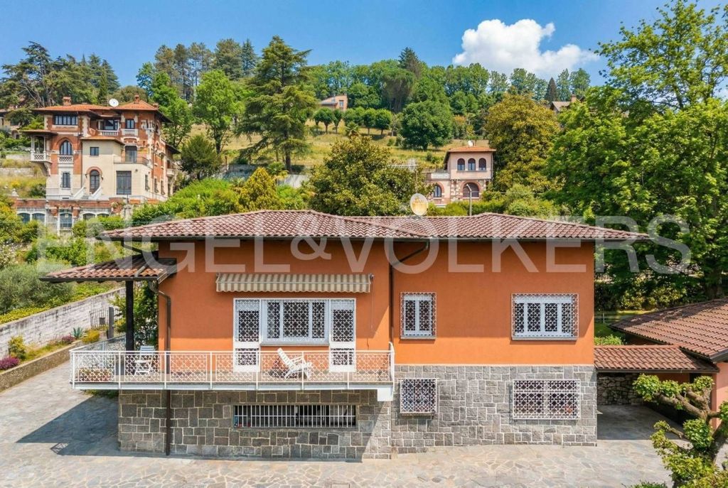 Luxury House for sale in Gavirate, 550 000 €, Photo 1