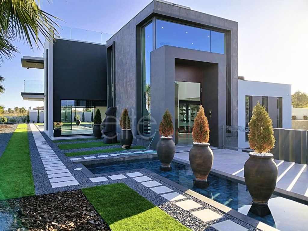 Luxury House for sale in Lagos, 3 980 000 €, Photo 1