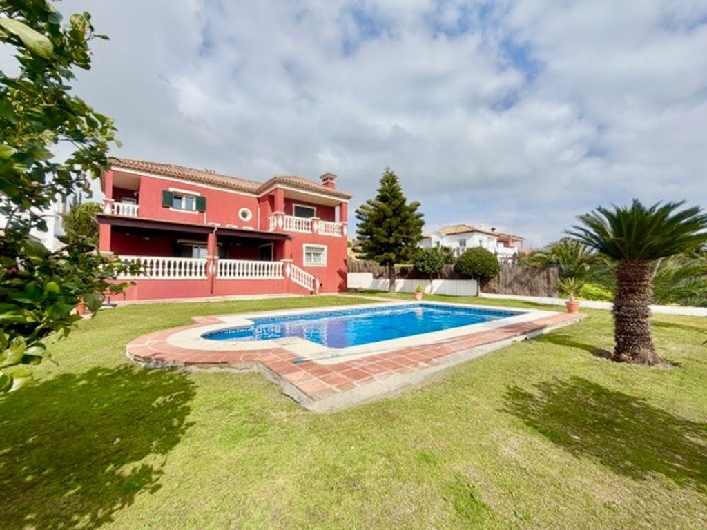 Luxury House for sale in Alcaidesa, 1 050 000 €, Photo 1