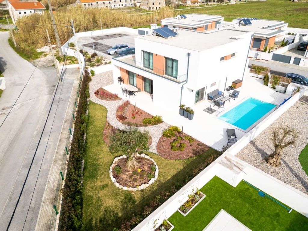 Luxury House for sale in Alcobaça, 560 000 €, Photo 2