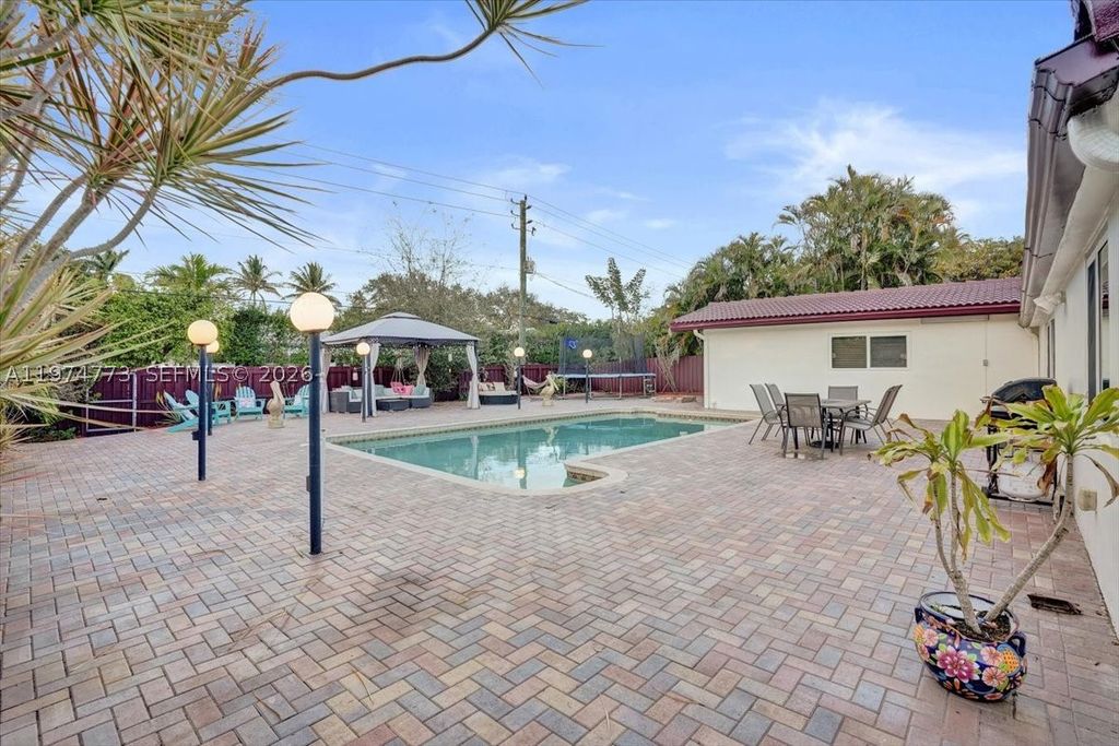 Maison de luxe à vendre à Hollywood, 775 907 €, Photo 1