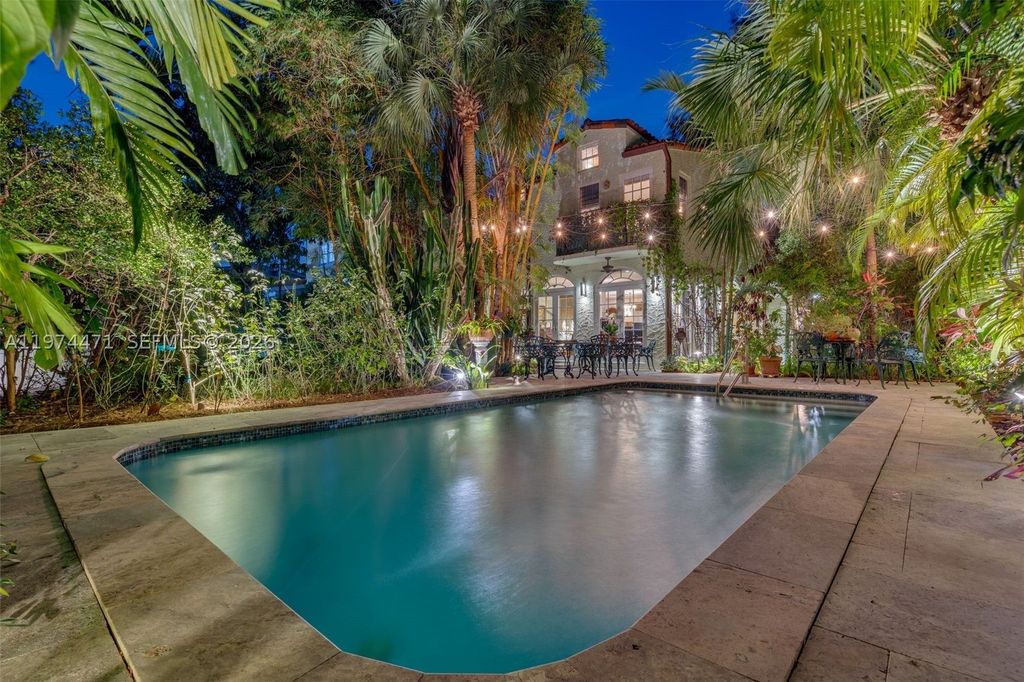 Luxury House for sale in Miami, 3 702 497 €, Photo 1