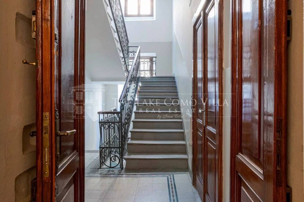 Luxury Apartment for sale in Como, 690 000 €, Photo 1