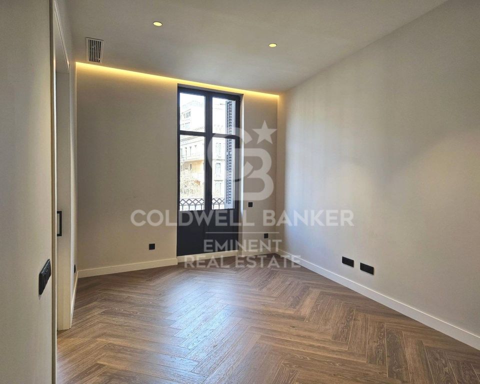 Luxury Apartment for sale in Barcelona, 640 000 €, Photo 2