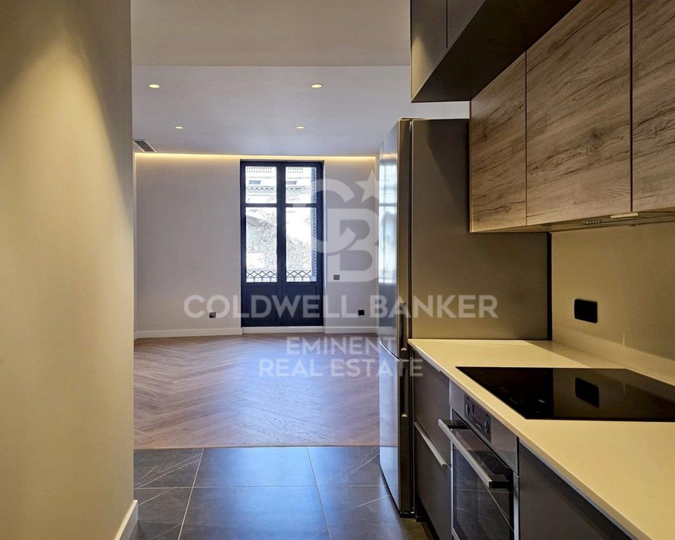 Luxury Apartment for sale in Barcelona, 640 000 €, Photo 3