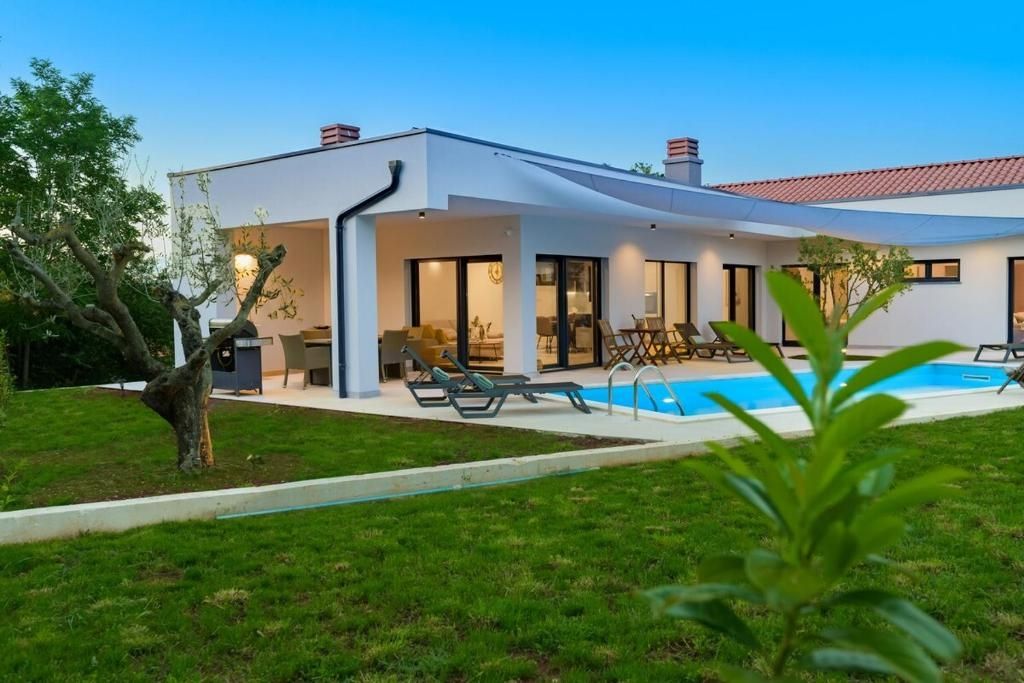 Maison de luxe à vendre à Rovinj, 690 000 €, Photo 1