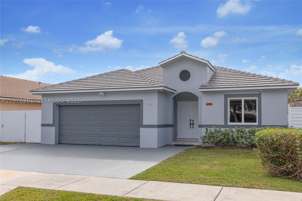 Luxury House for sale in Miami, 557 797 €, Photo 1