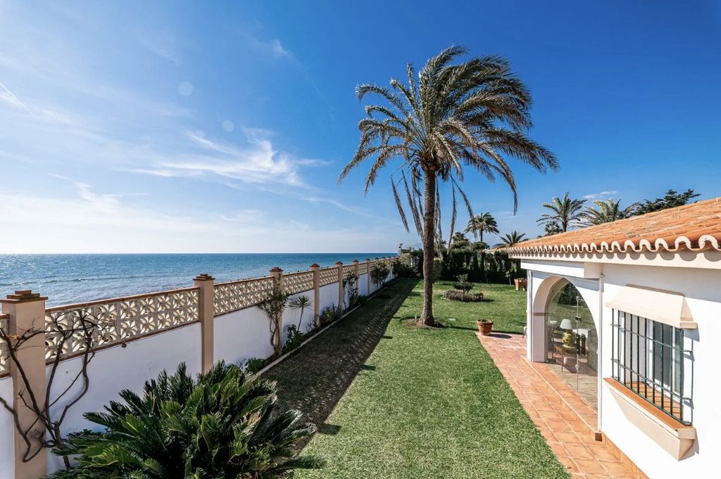 Luxury House for sale in Marbella, 2 200 000 €, Photo 2