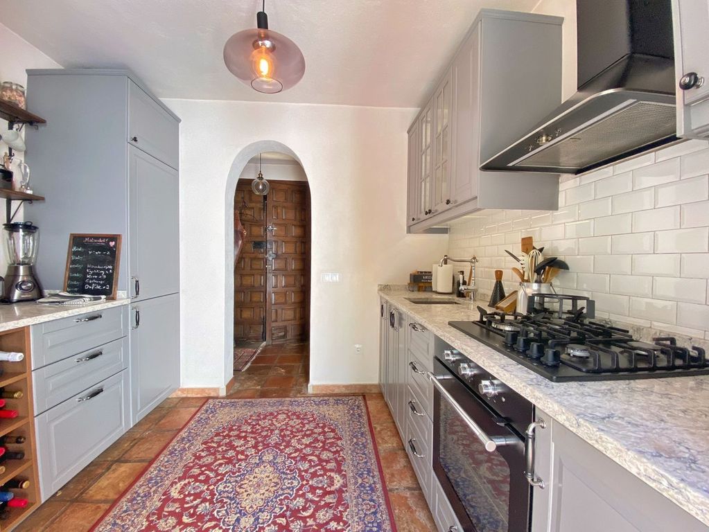 Luxury House for sale in Marbella, 995 000 €, Photo 3