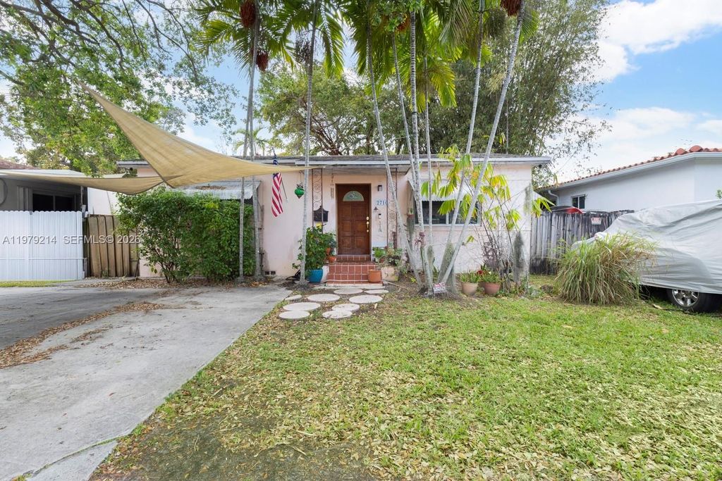 Luxury House for sale in Miami, 577 101 €, Photo 1