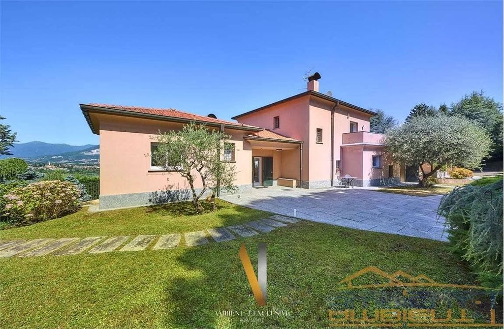 Luxury House for sale in Oggiono, 1 580 000 €, Photo 1