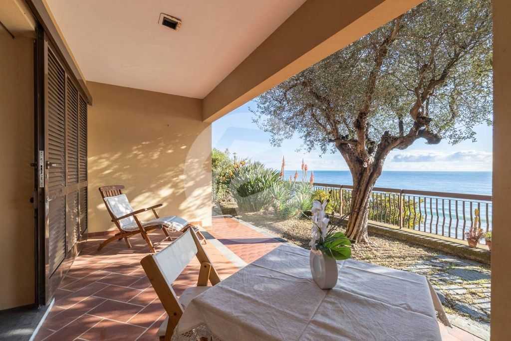 Luxury Apartment for sale in Laigueglia, 850 000 €, Photo 1