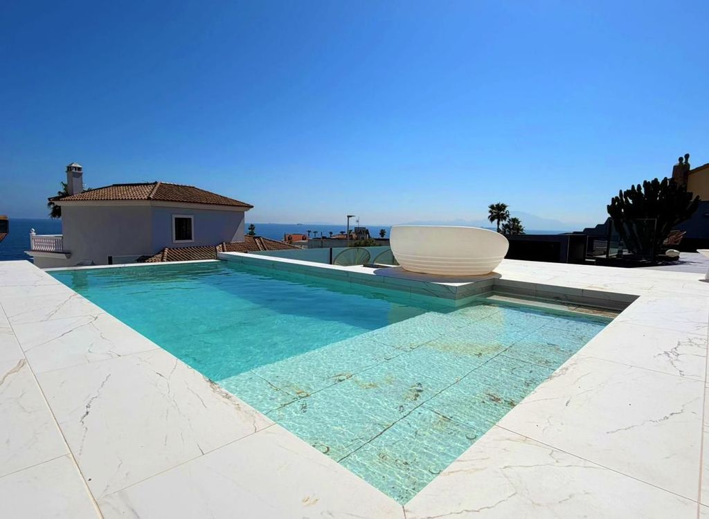 Maison de luxe à vendre à Algeciras, 490 000 €, Photo 2