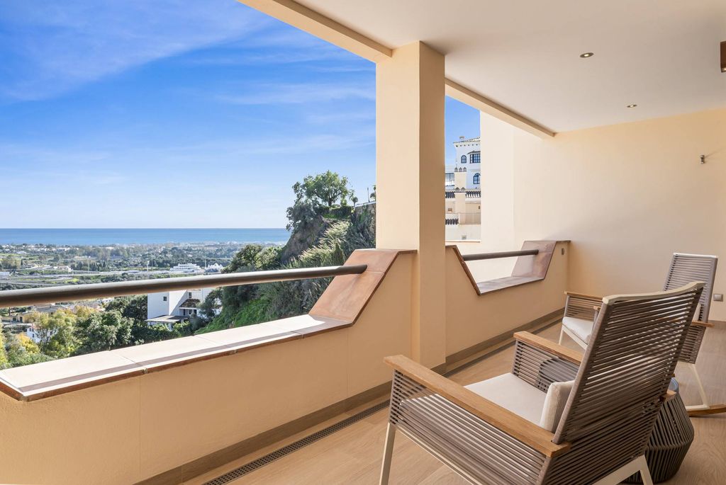 Luxury House for sale in Marbella, 2 650 000 €, Photo 2