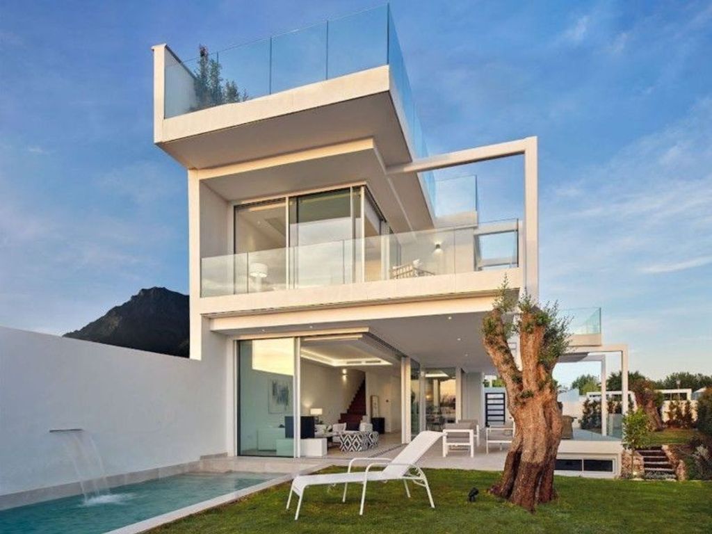 Luxury House for sale in Marbella, 1 950 000 €, Photo 1