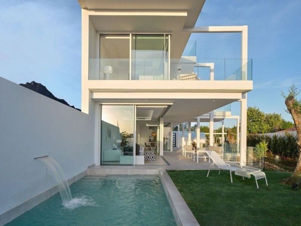 Luxury House for sale in Marbella, 1 950 000 €, Photo 2