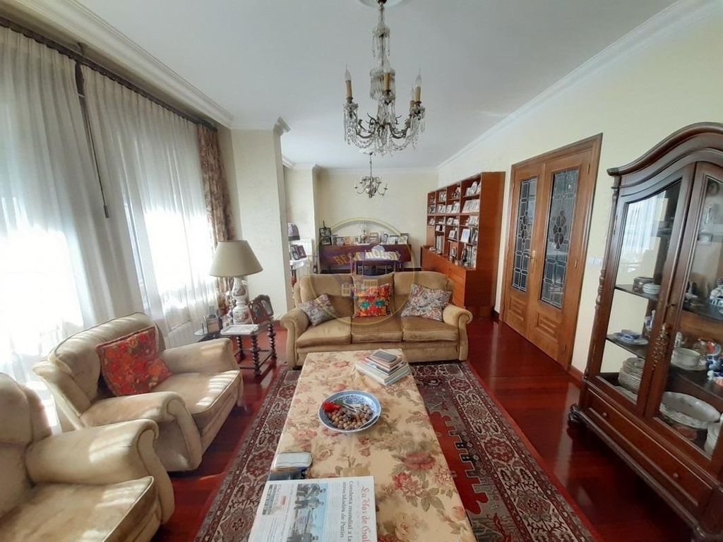 Luxury Apartment for sale in Vigo, 450 000 €, Photo 1
