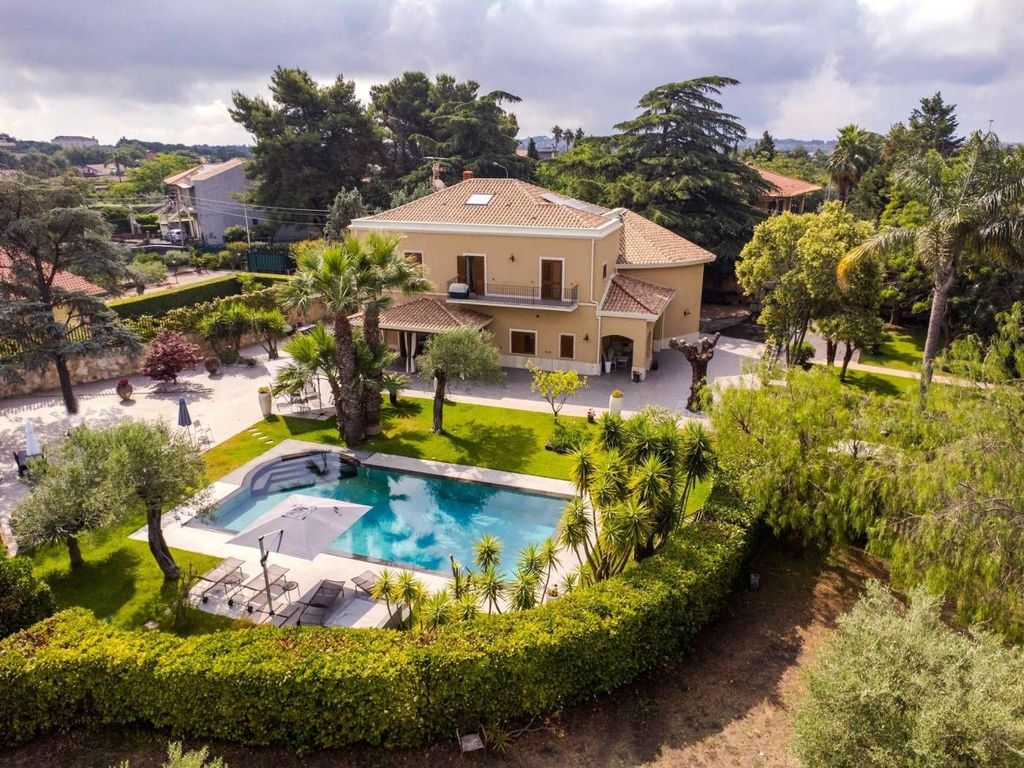 Luxury House for sale in San Giovanni la Punta, 1 180 000 €, Photo 1
