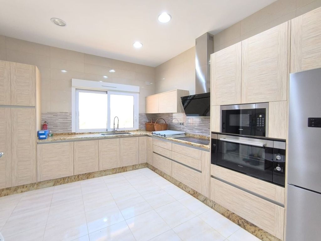 Luxury House for sale in Pinoso, 595 000 €, Photo 6
