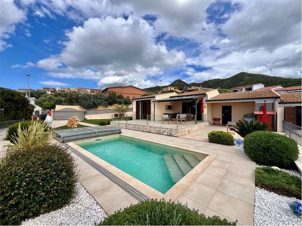 Luxury House for sale in Badesi, 840 000 €, Photo 1