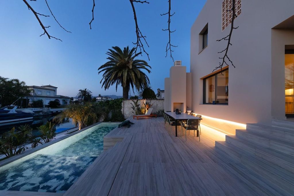 Luxury House for sale in Empuriabrava, 1 390 000 €, Photo 3