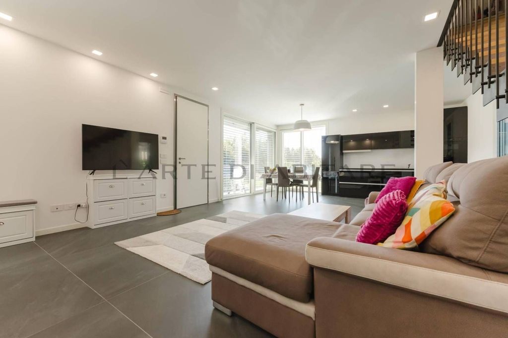 Luxury House for sale in Meolo, 419 000 €, Photo 1