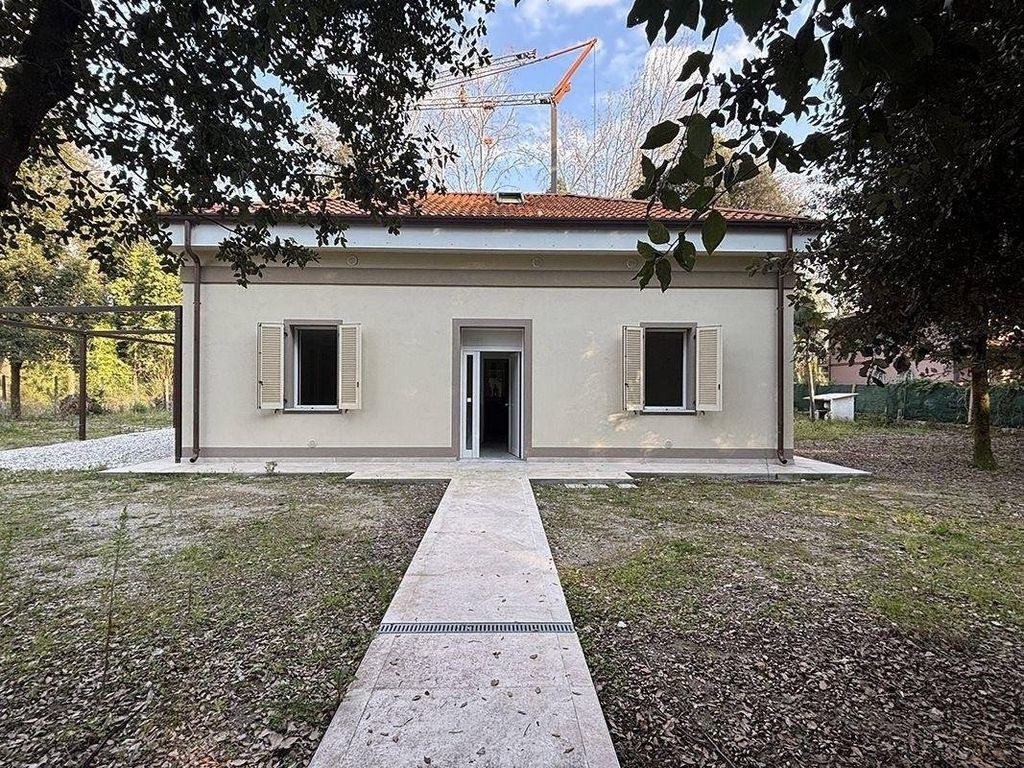 Luxury House for sale in Massa, 1 300 000 €, Photo 1