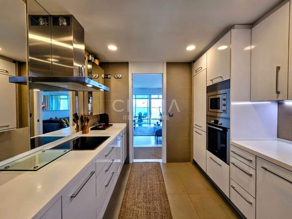 Luxury Apartment for sale in Benidorm, 549 000 €, Photo 2