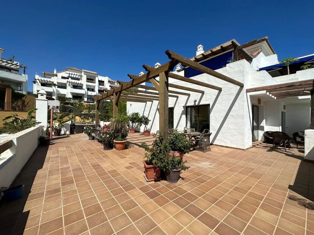 Luxury Apartment for sale in La Línea de La Concepción, 440 000 €, Photo 2
