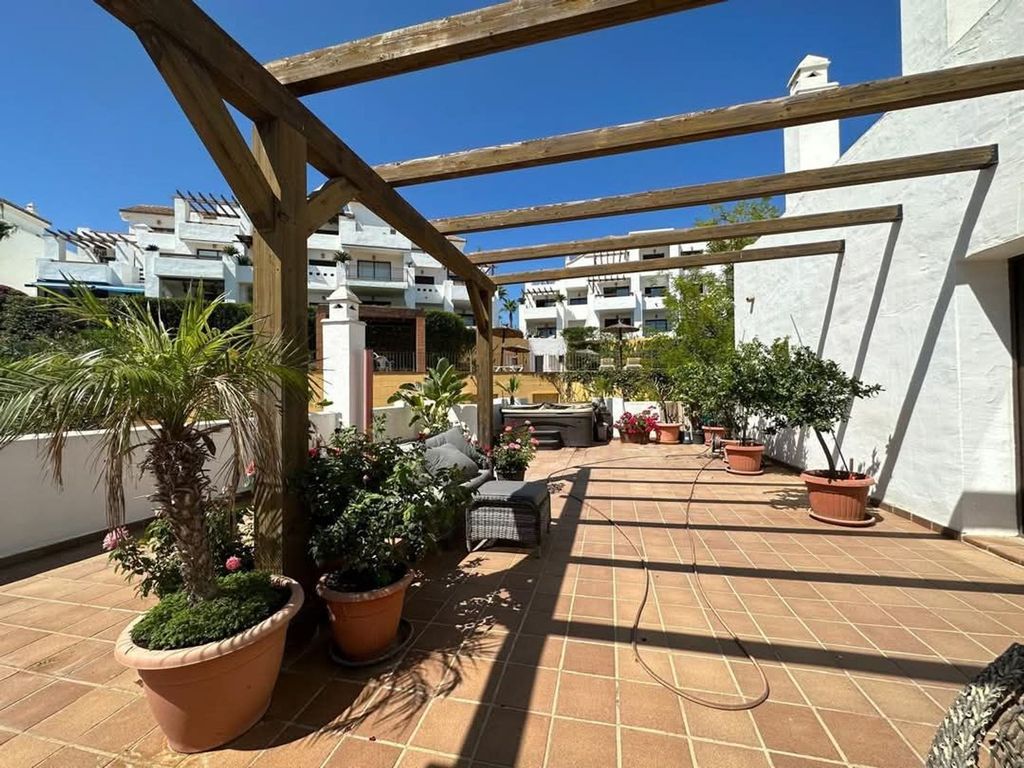 Luxury Apartment for sale in La Línea de La Concepción, 440 000 €, Photo 3