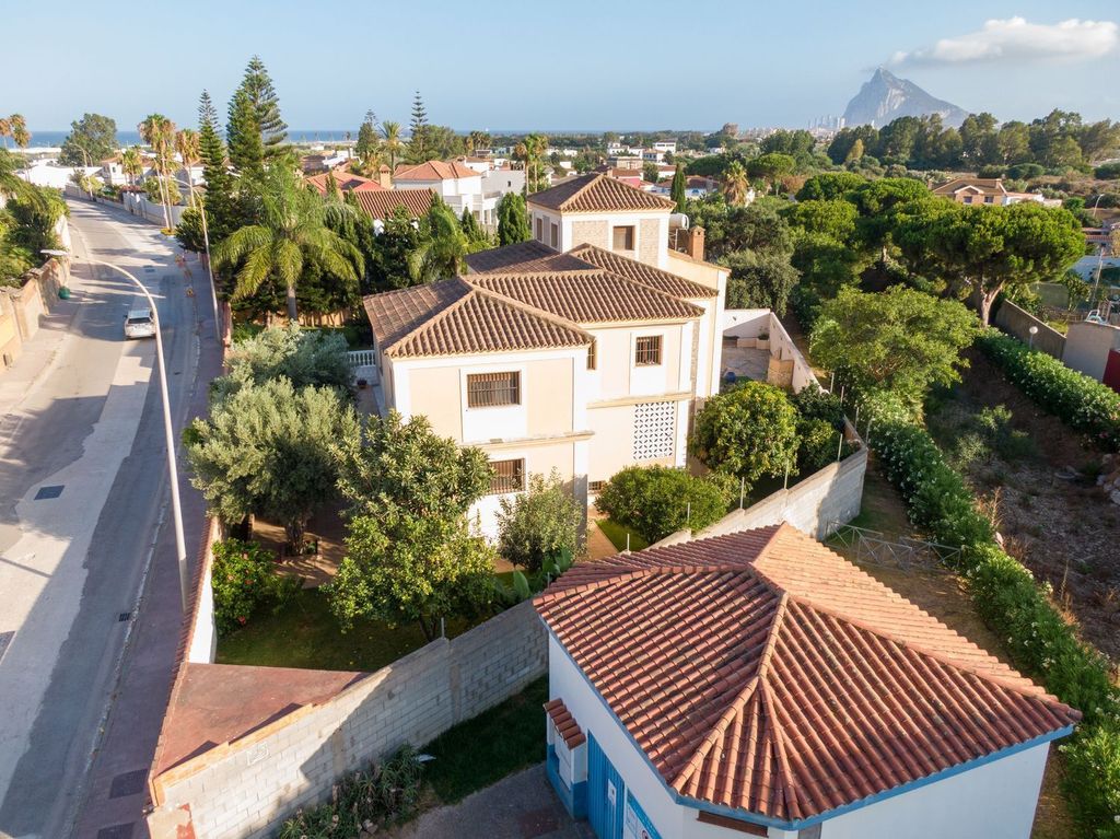 Luxury House for sale in La Línea de La Concepción, 875 000 €, Photo 3
