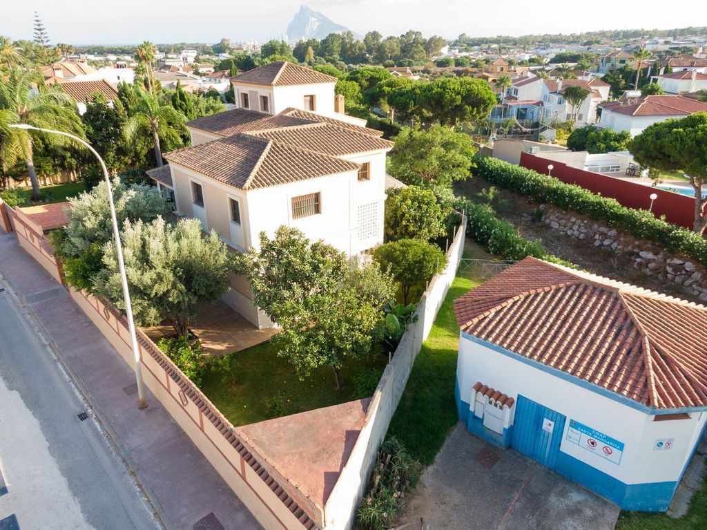 Luxury House for sale in La Línea de La Concepción, 875 000 €, Photo 4