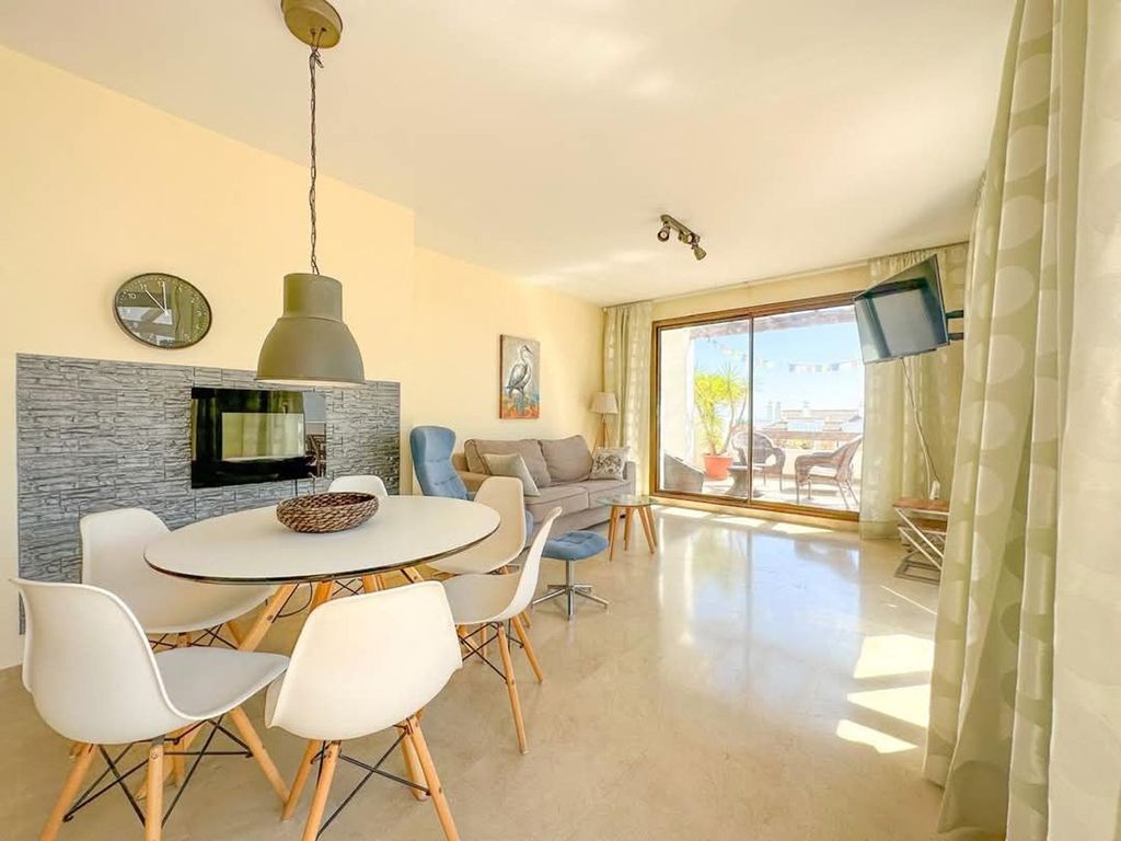 Luxury Apartment for sale in La Línea de La Concepción, 440 000 €, Photo 5
