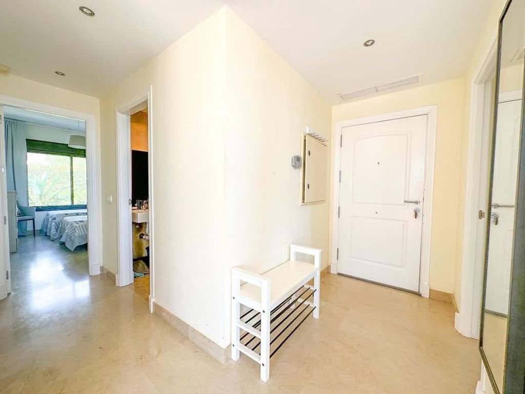 Luxury Apartment for sale in La Línea de La Concepción, 440 000 €, Photo 7