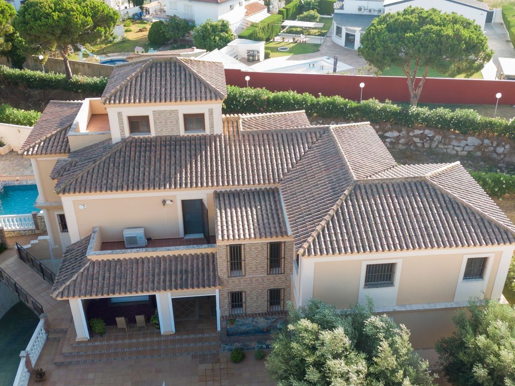 Luxury House for sale in La Línea de La Concepción, 875 000 €, Photo 7