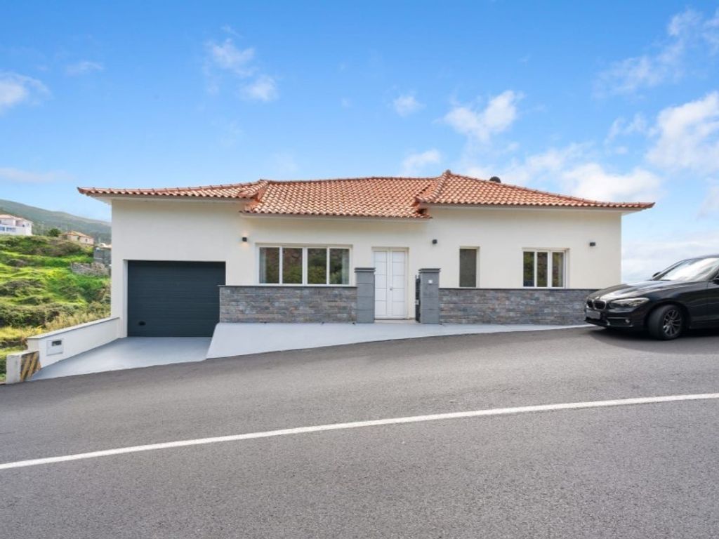 Luxury House for sale in Calheta, 945 000 €, Photo 1