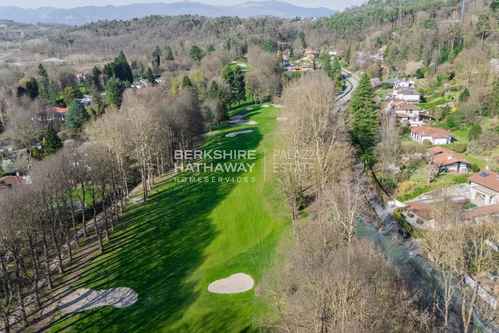 Luxury House for sale in Como, 950 000 €, Photo 1