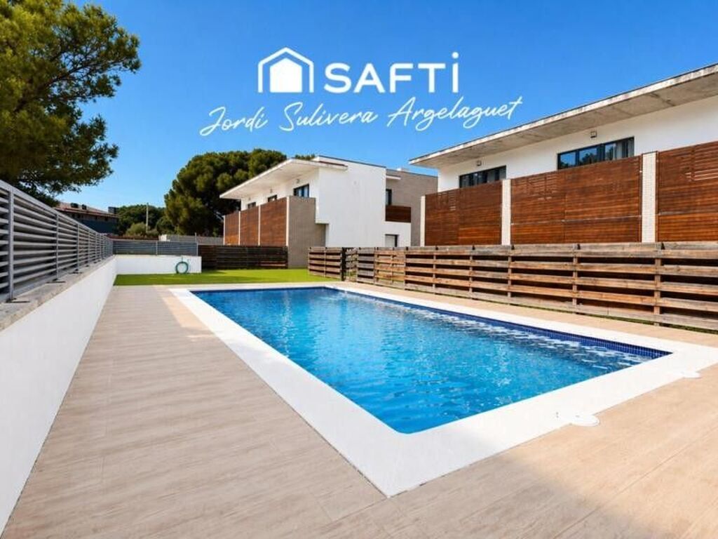 Luxury House for sale in L Escala, 409 000 €, Photo 1