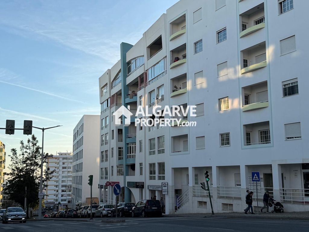 Luxury Apartment for sale in Quarteira, 595 000 €, Photo 1