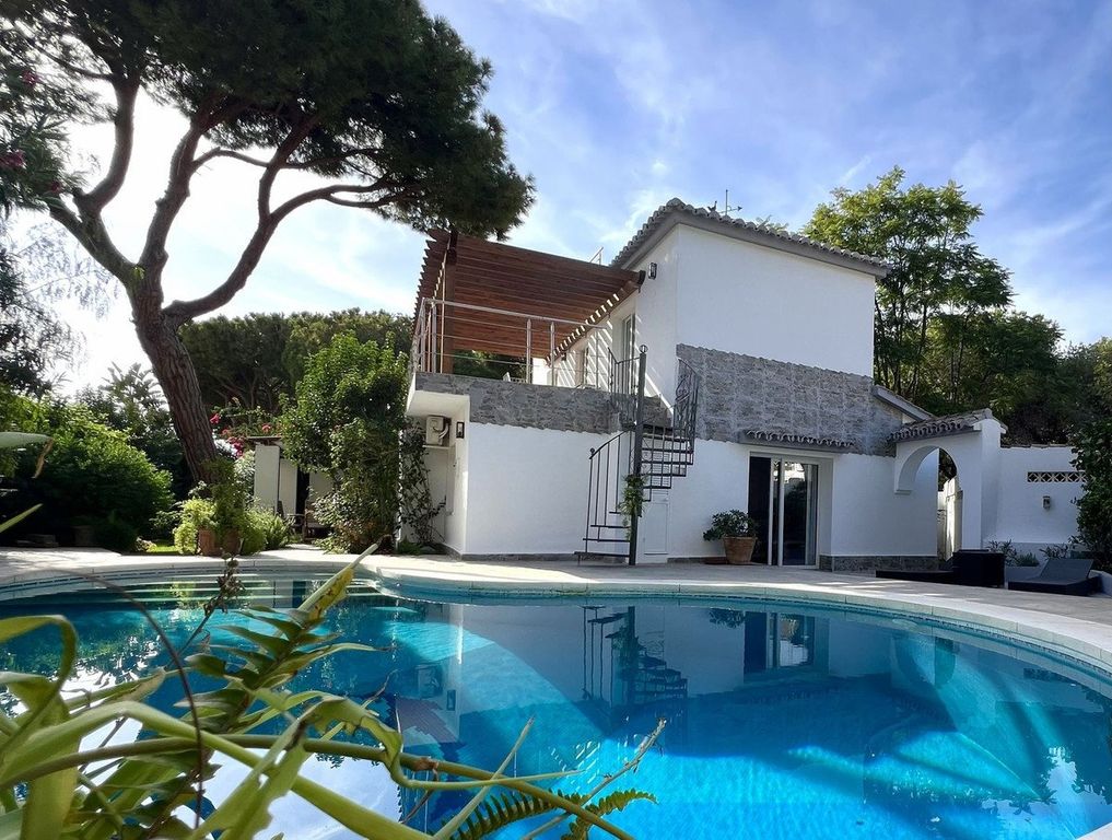 Luxury House for sale in Marbella, 1 250 000 €, Photo 2