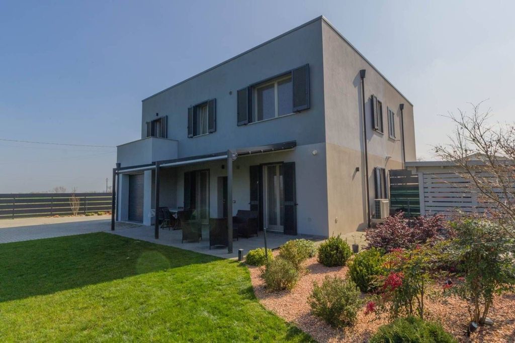 Luxury House for sale in Gazzola, 435 000 €, Photo 1