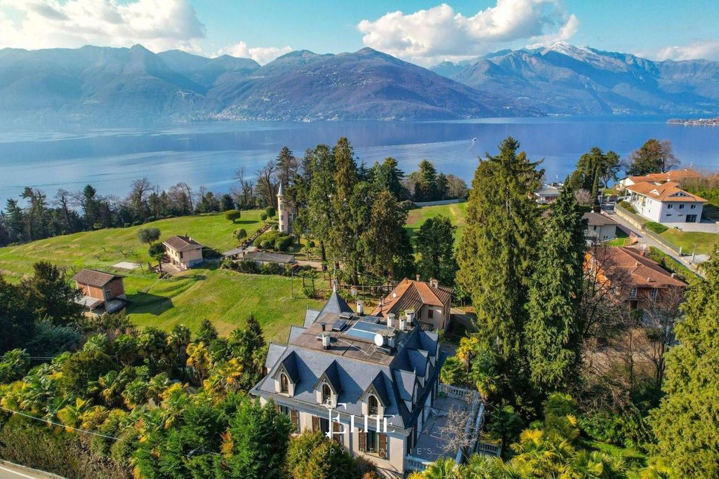 Luxury House for sale in Luino, 2 750 000 €, Photo 1