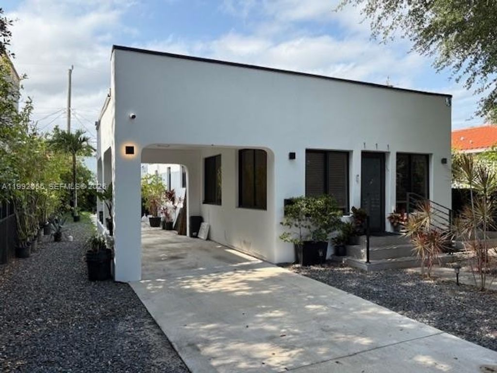 Luxury House for sale in Miami, 1 284 037 €, Photo 2